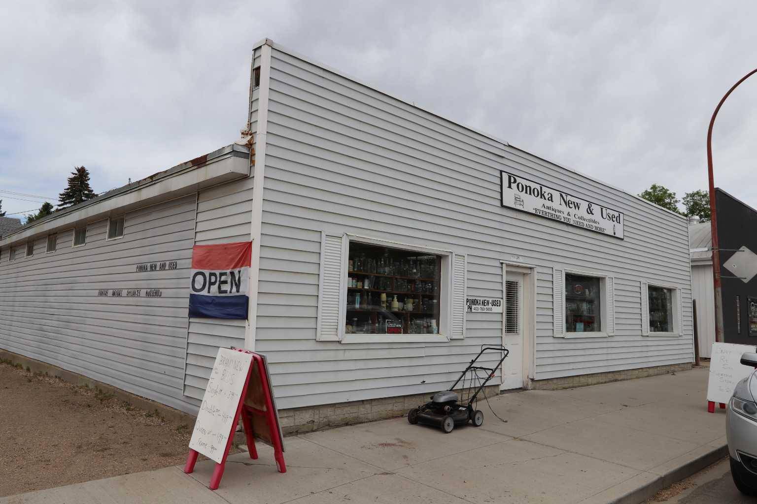 5306 50 ST, Ponoka, AB T4J 1H4