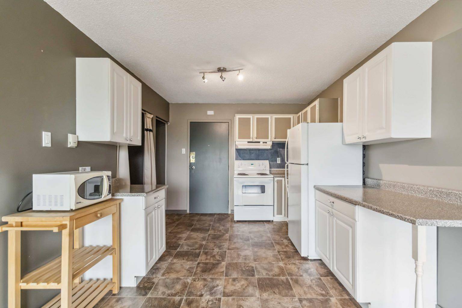 Fort Mcmurray, AB T9H 3Z9,7 Clearwater CRES #307