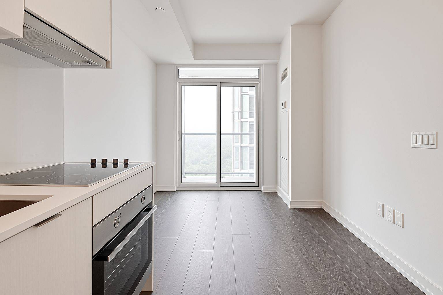 Toronto C10, ON M4P 0E4,195 Redpath AVE #LPH13