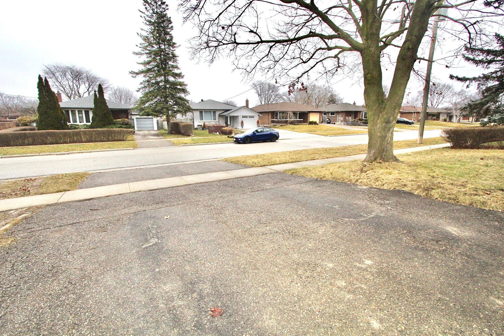 Whitby, ON L1N 2A8,929 Crocus CRES #Bsmt