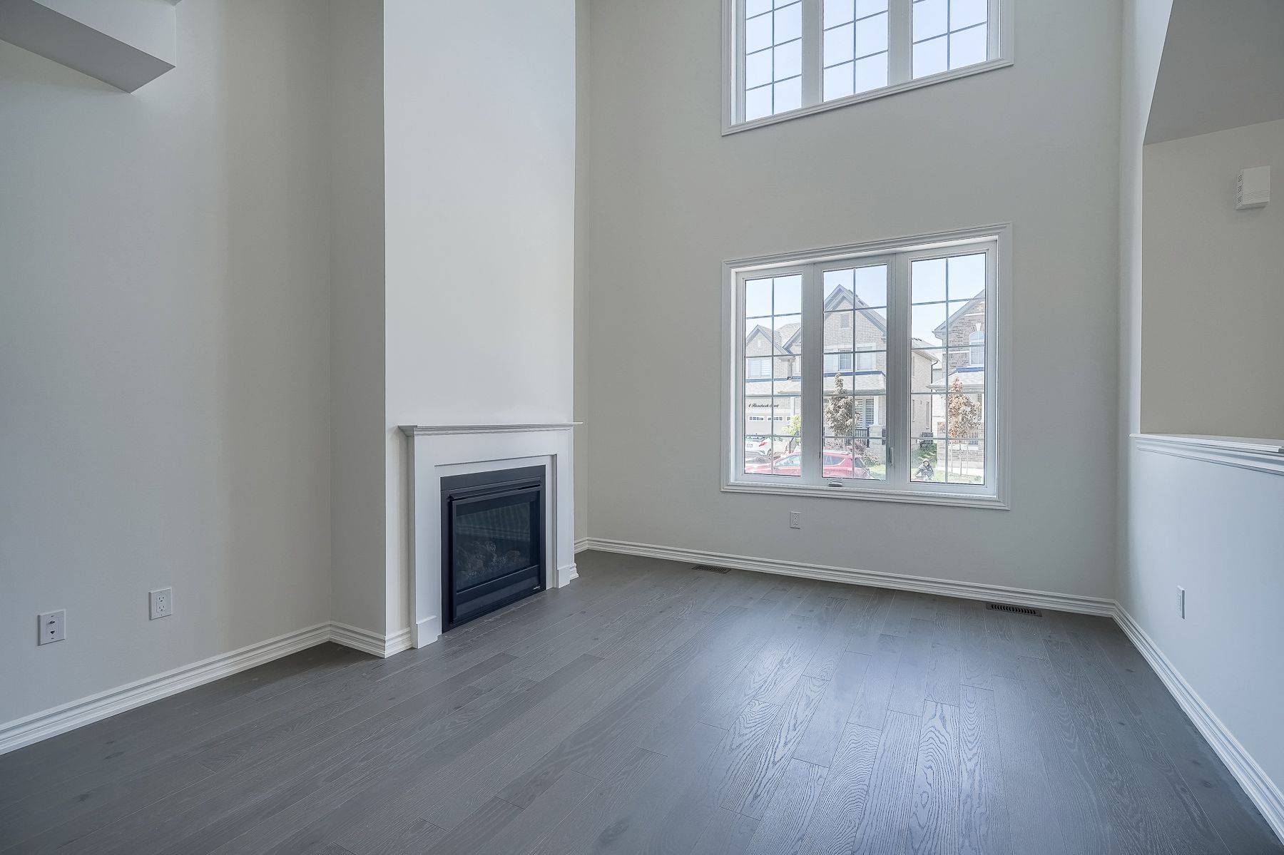 Whitby, ON L1P 0J3,7 Hornchurch ST