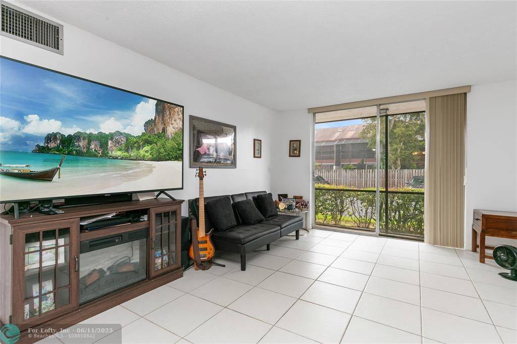 Davie, FL 33314,7175 Orange Dr  #119H