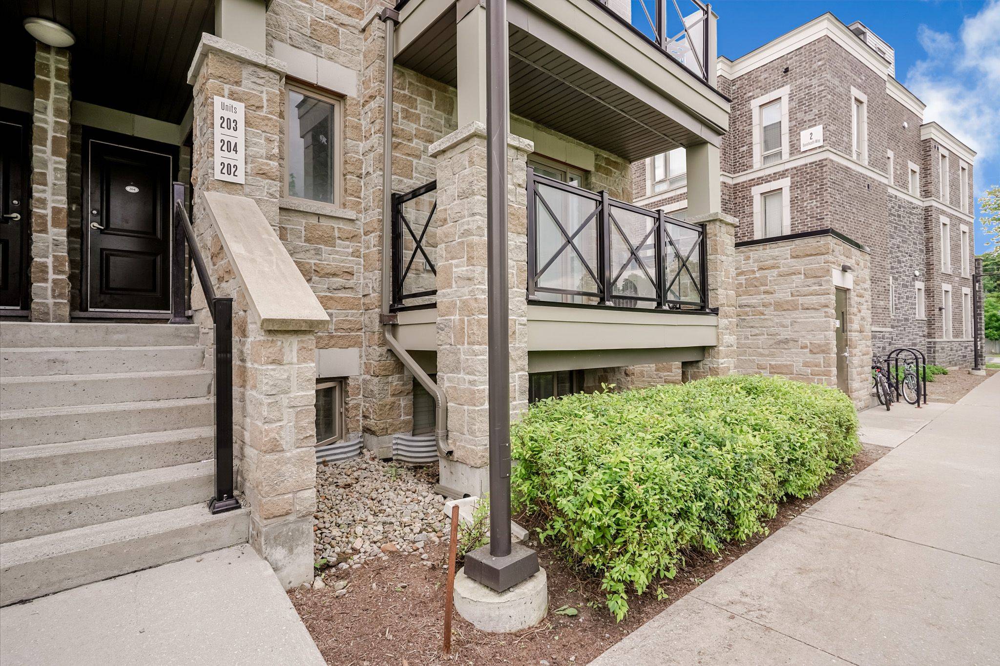 10 Dunsheath WAY #202, Markham, ON L6B 1N3