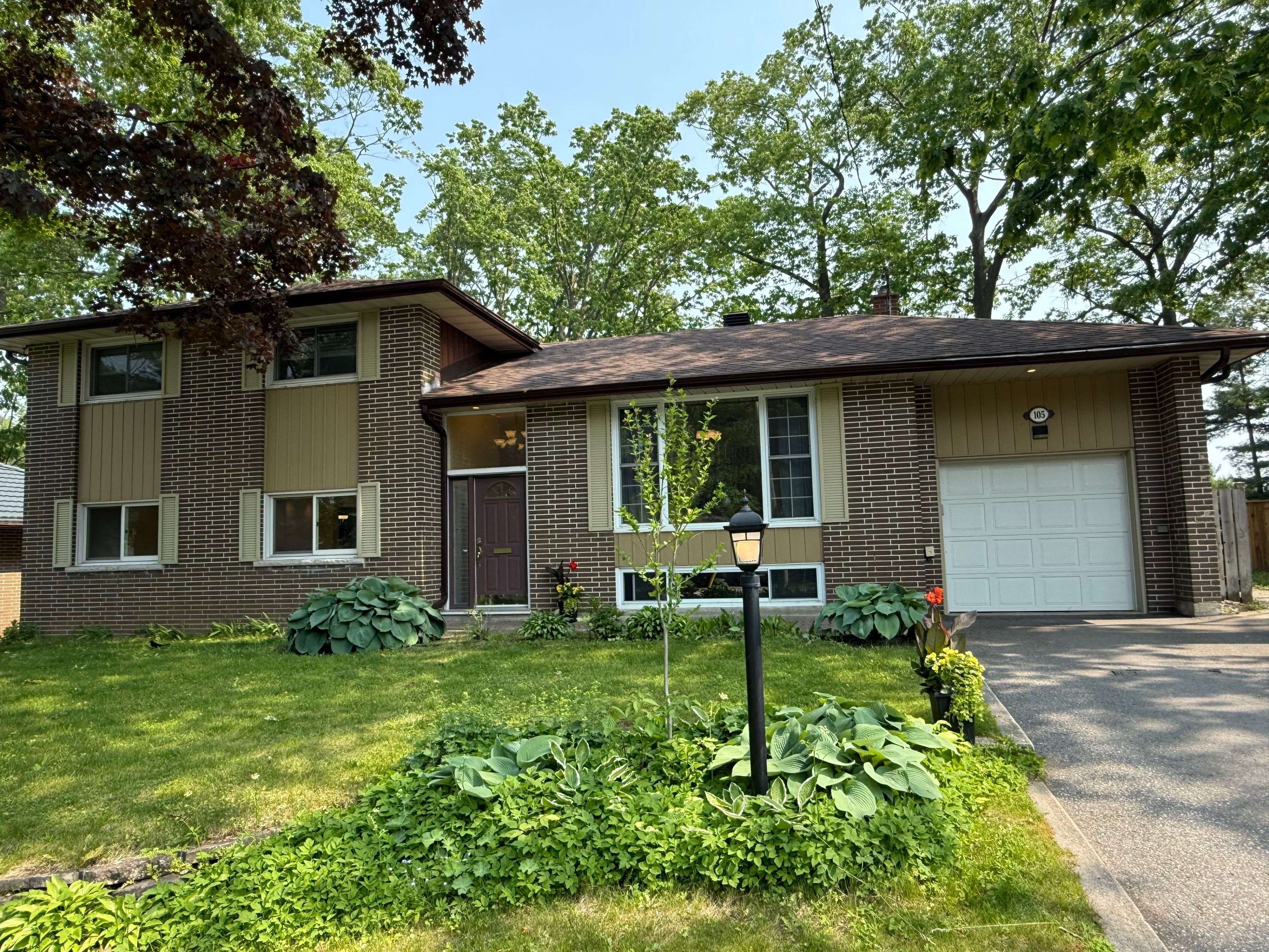 105 Shirley AVE, Barrie, ON L4N 1N3