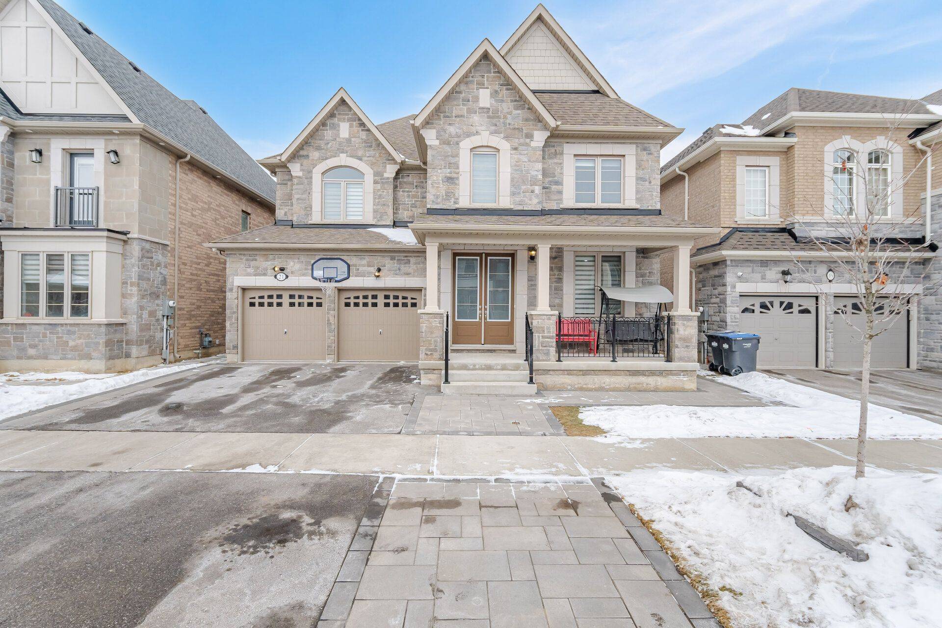 21 Smallwood RD, Brampton, ON L7A 4Y7