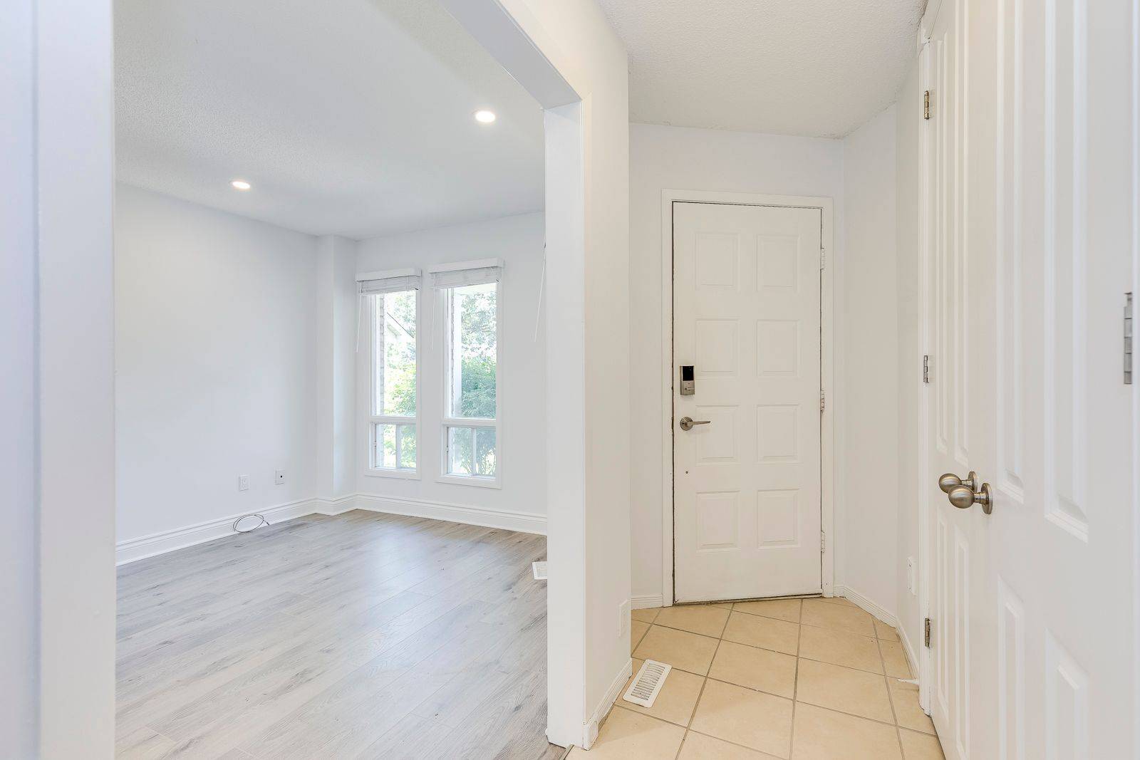 Oakville, ON L6M 1G1,1112 Montgomery DR