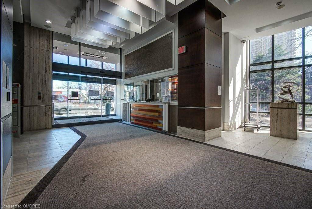 Mississauga, ON L5B 0E1,330 Burnhamthorpe RD #PH5