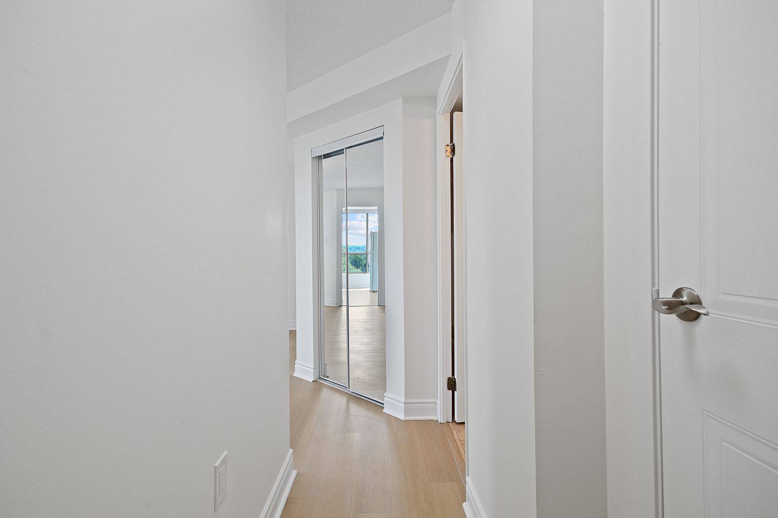 Mississauga, ON L5J 4R3,1110 Walden CIR #711