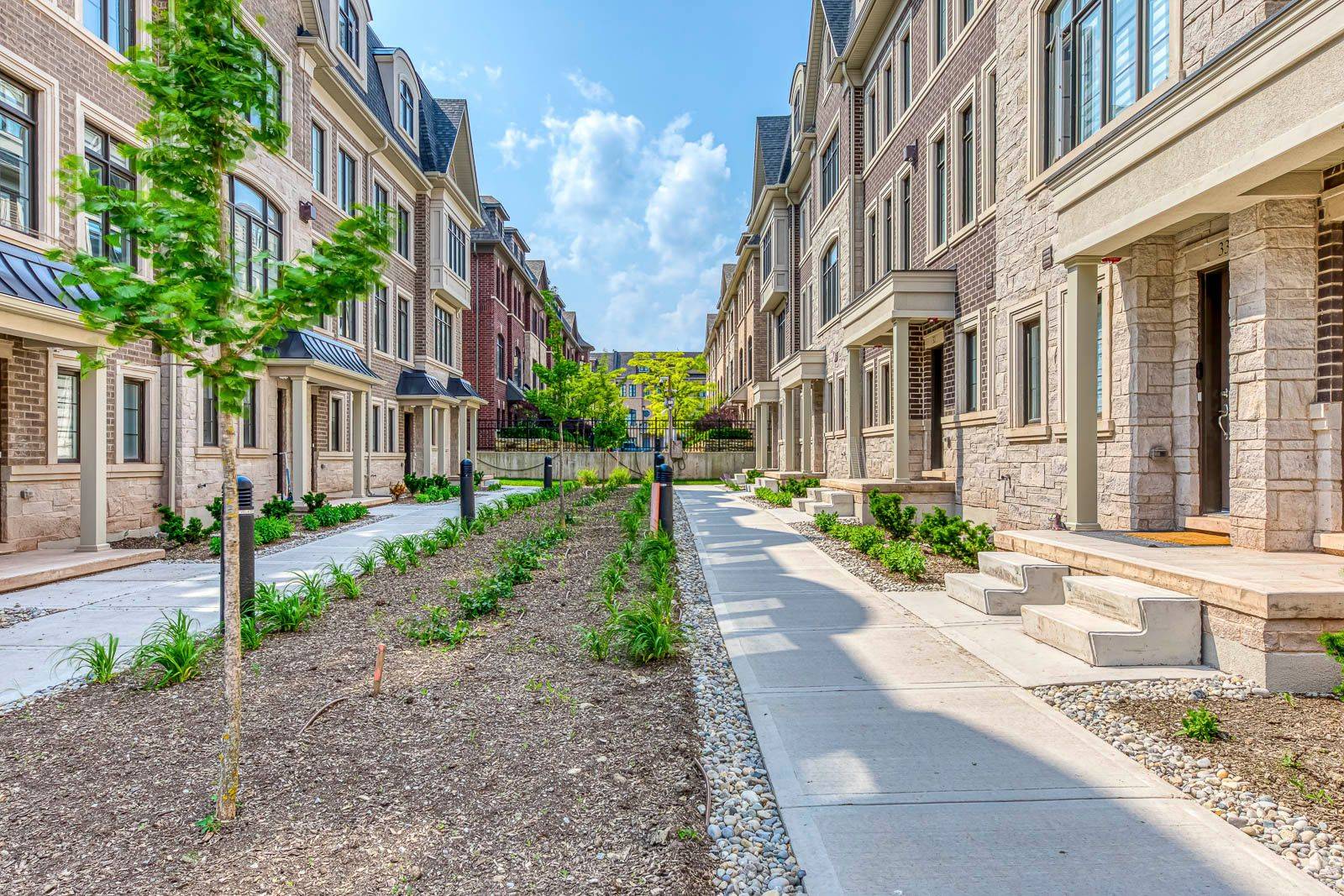 Oakville, ON L6H 8A5,280 Melody Common N/A #Unit#29