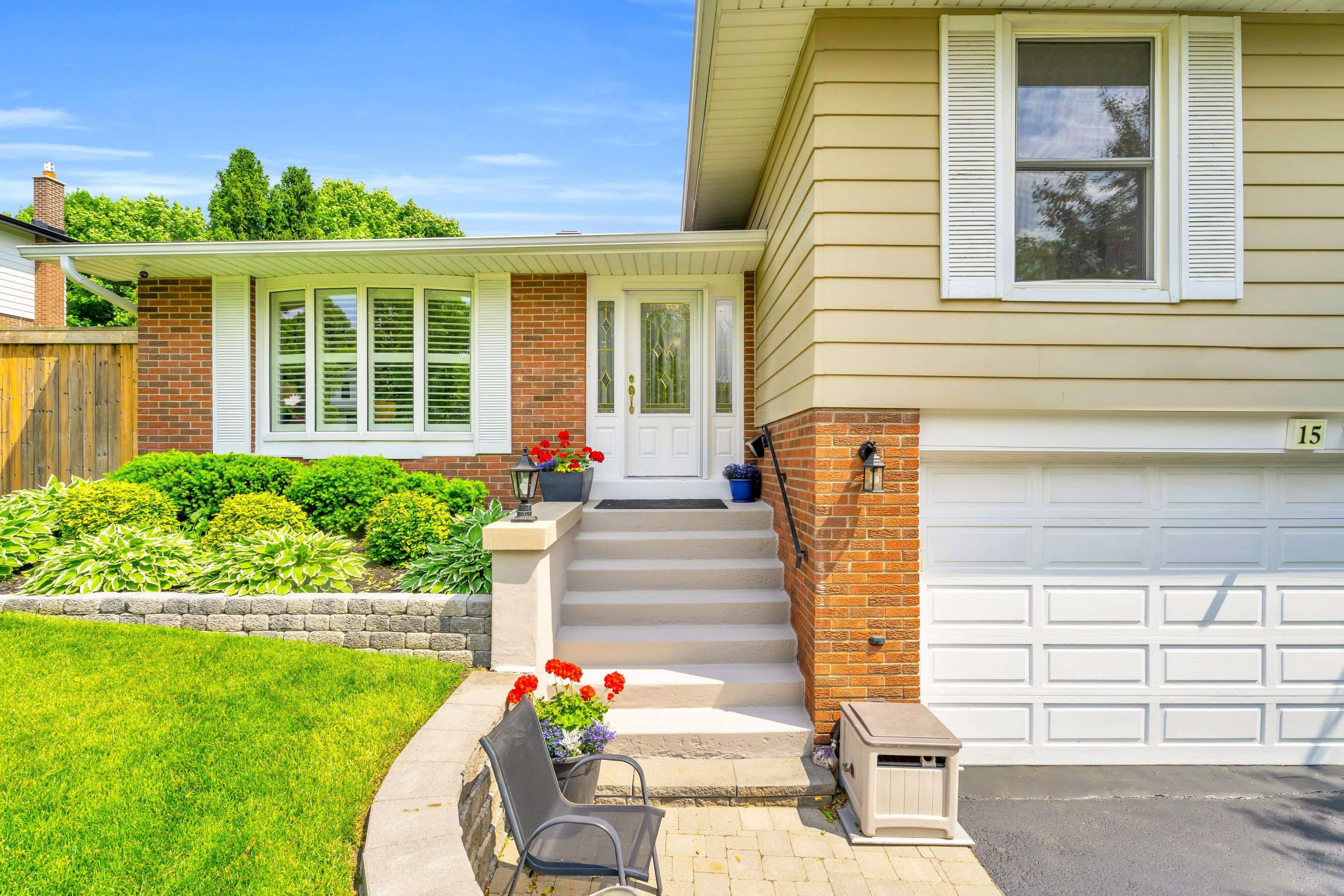Halton Hills, ON L7G 1M5,15 Noble CT