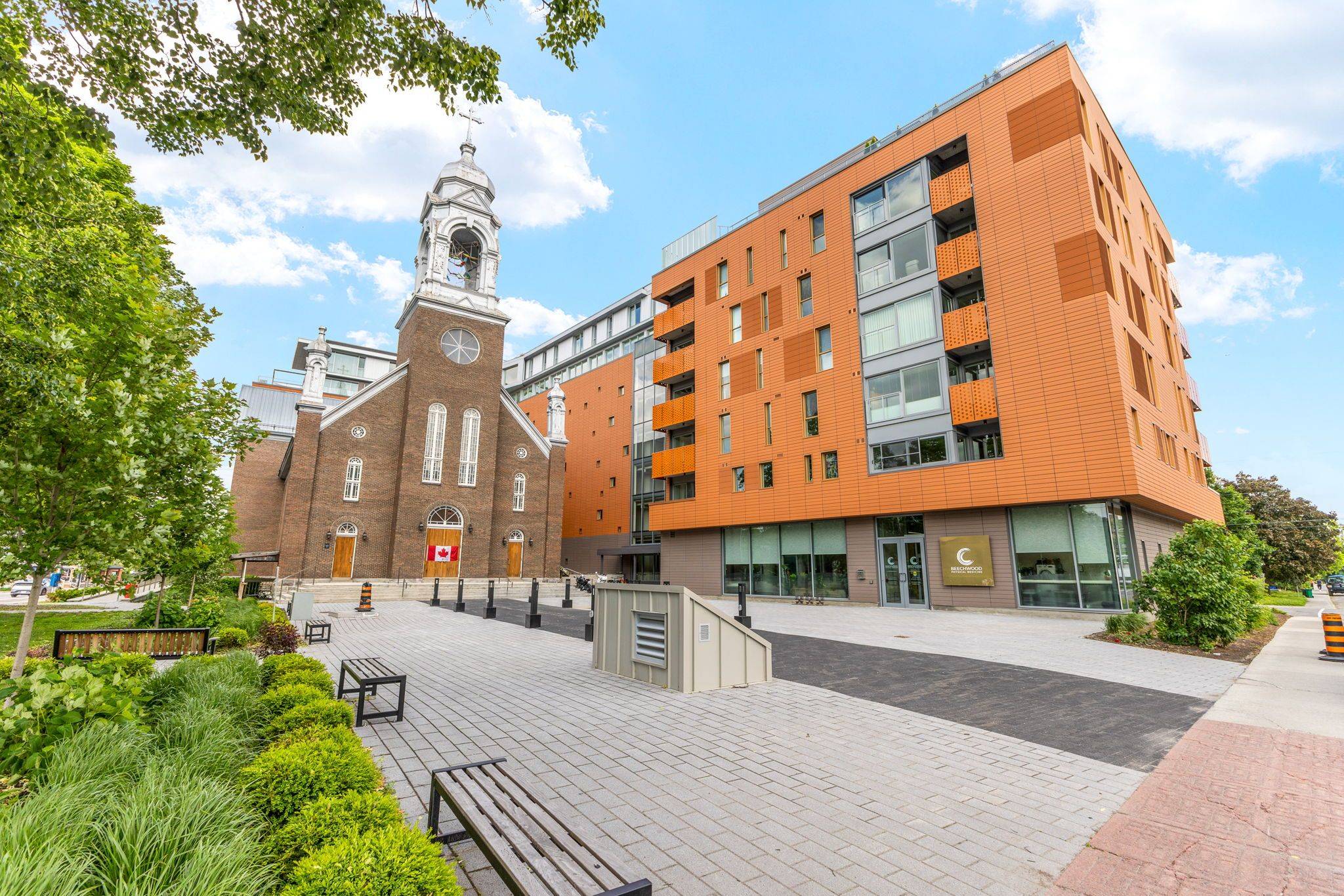 135 Barrette ST #207, Vanier And Kingsview Park, ON K1L 7Z9
