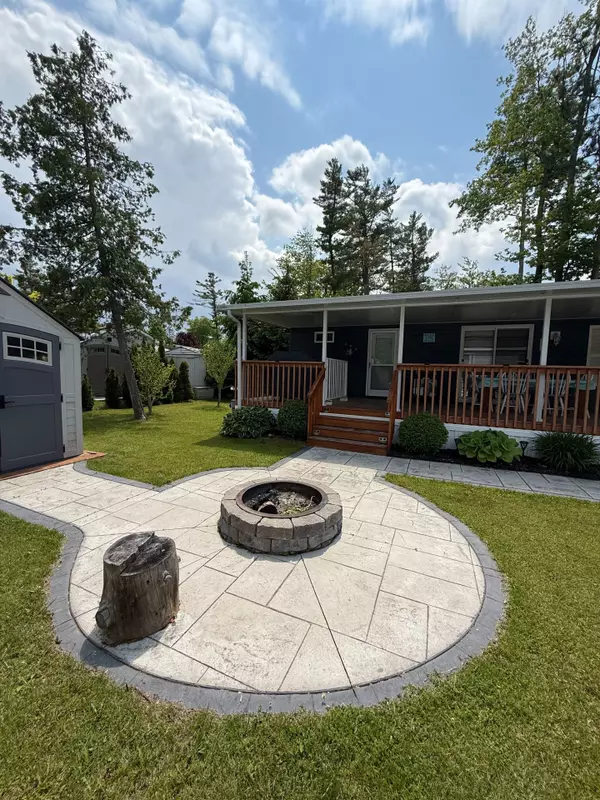 Wasaga Beach, ON L9Z 2M2,7 Nipagon CIR