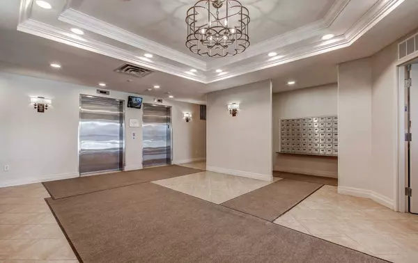 Brampton, ON L6Y 5H5,300 Ray Lawson BLVD #609