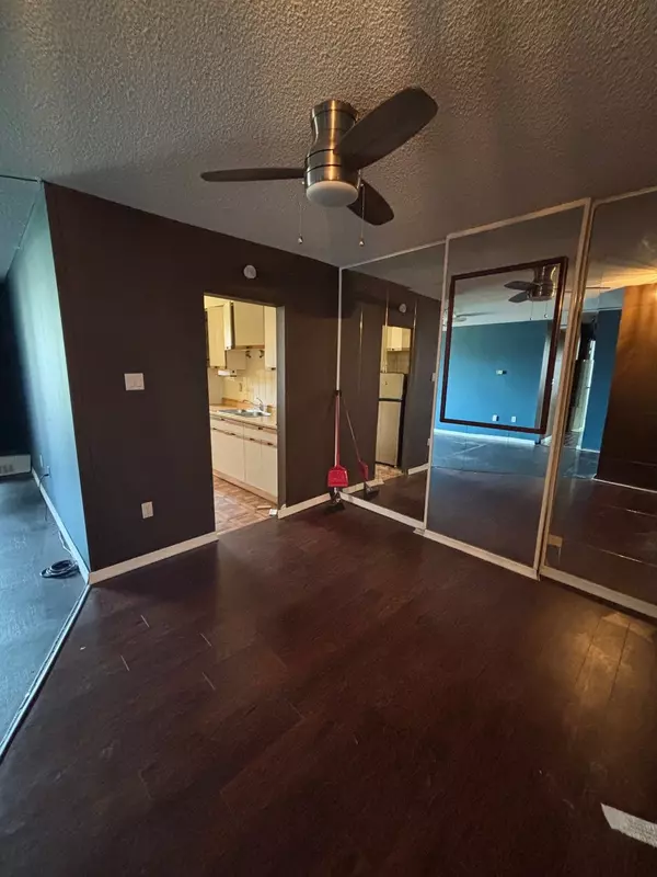Mississauga, ON L4X 1S3,1625 Bloor ST #213