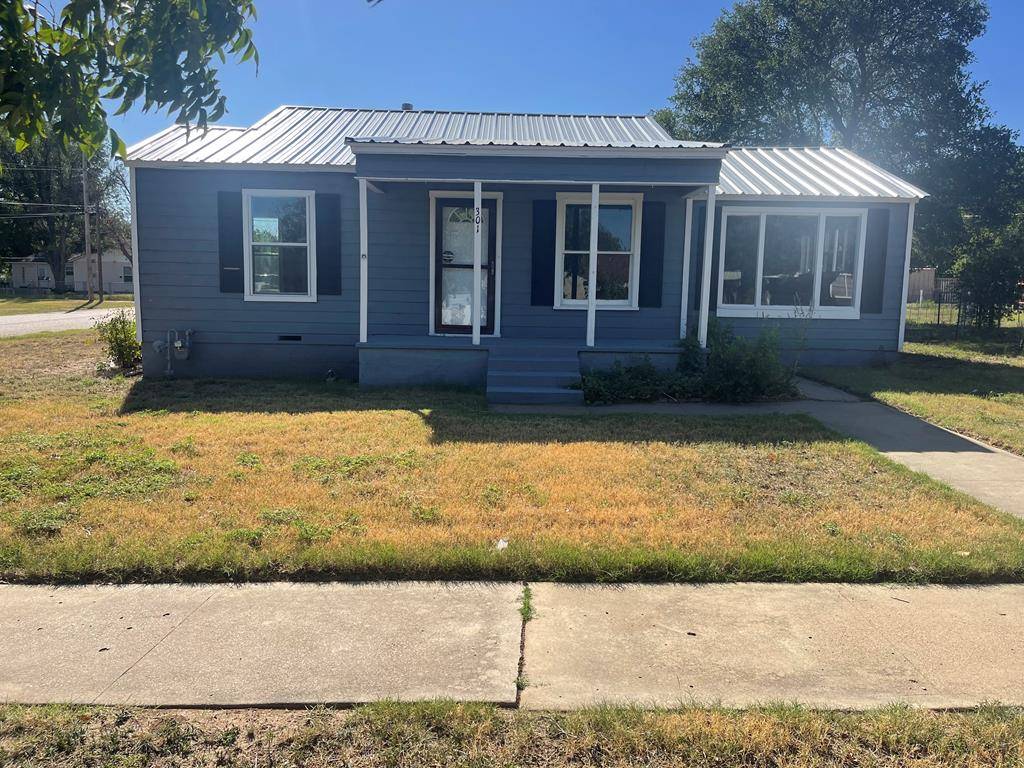 301 East Ave, Ballinger, TX 76821