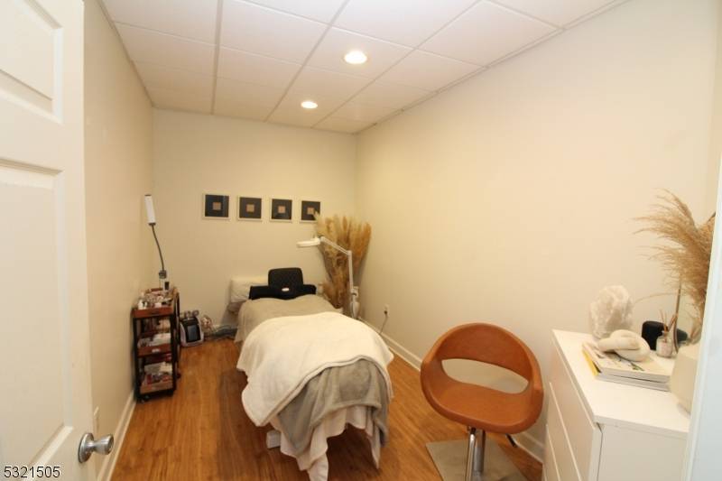 Flemington Boro, NJ 08822,16 MAIN ST
