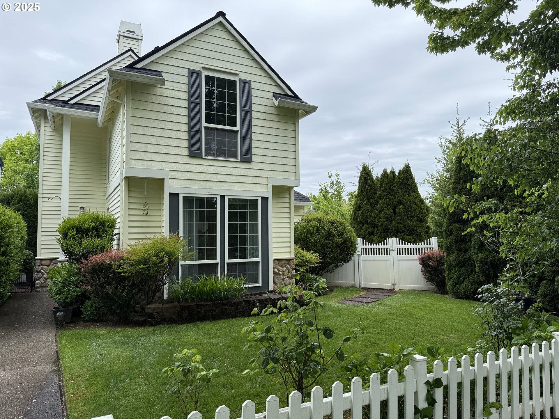 1000 NE PARKS EDGE CIR, Hillsboro, OR 97124