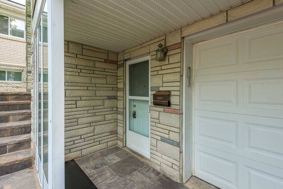 Toronto C07, ON M2M 1P1,87 Fontainbleau DR #Lower