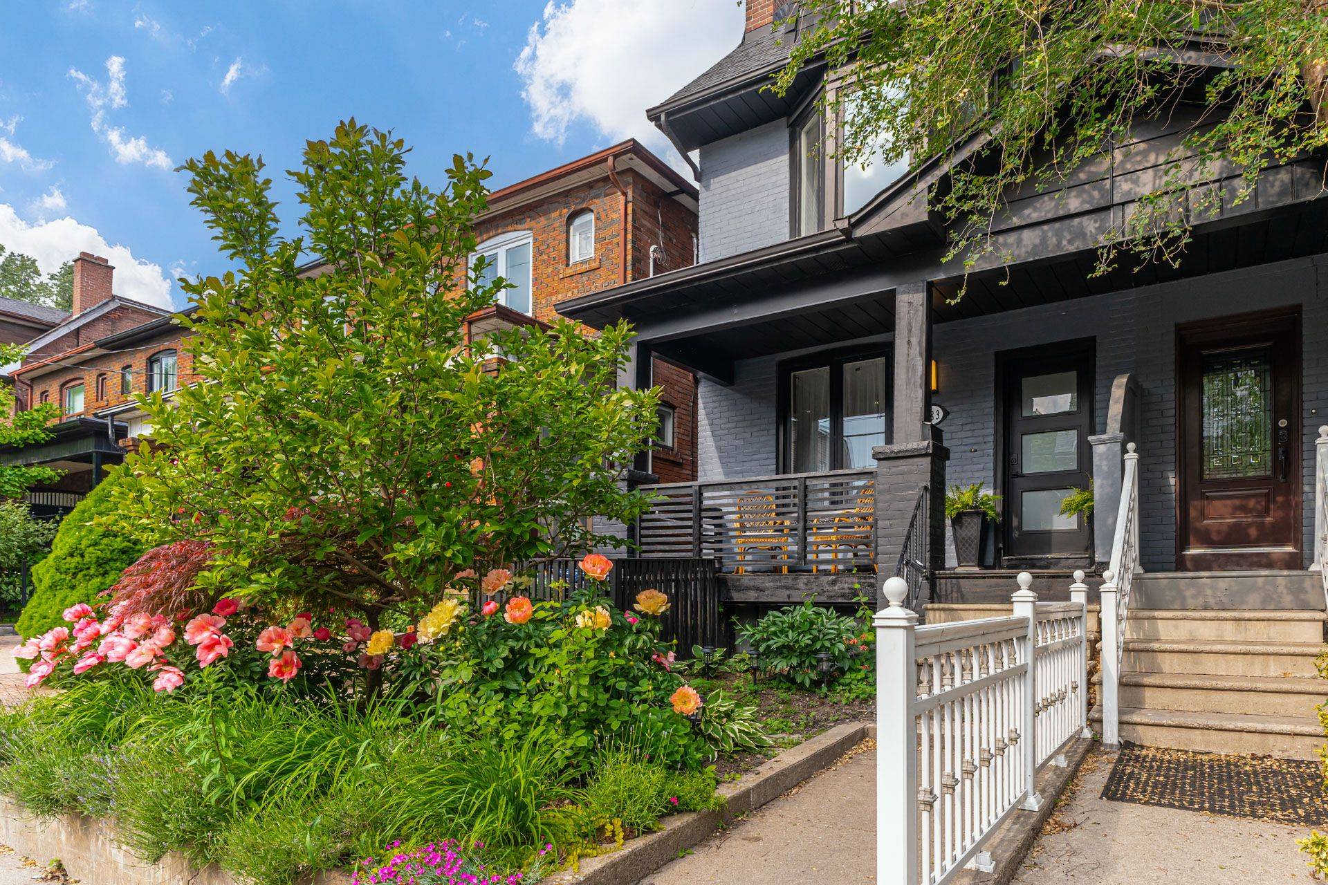 Toronto C02, ON M6G 2W3,683 Manning AVE