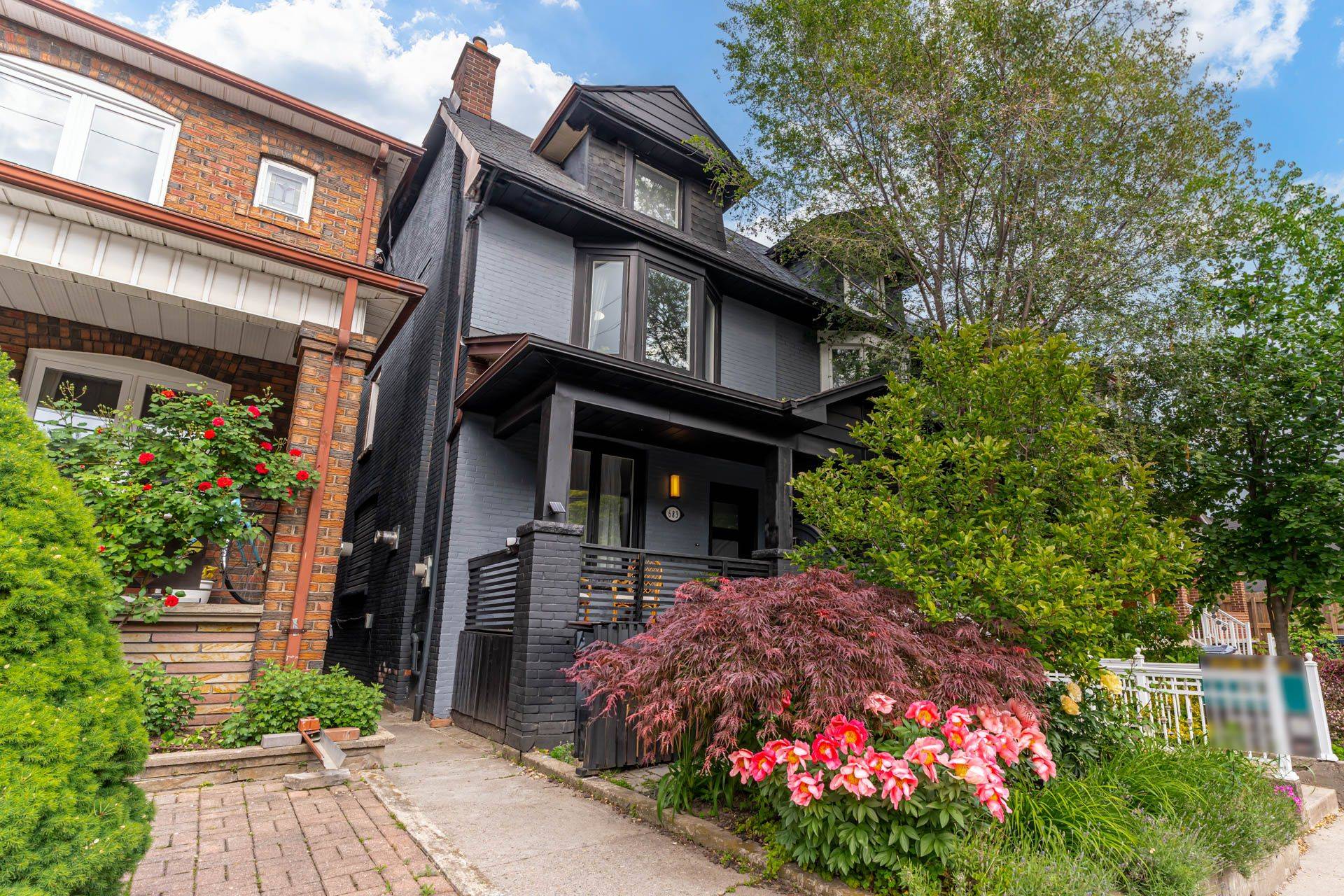 Toronto C02, ON M6G 2W3,683 Manning AVE