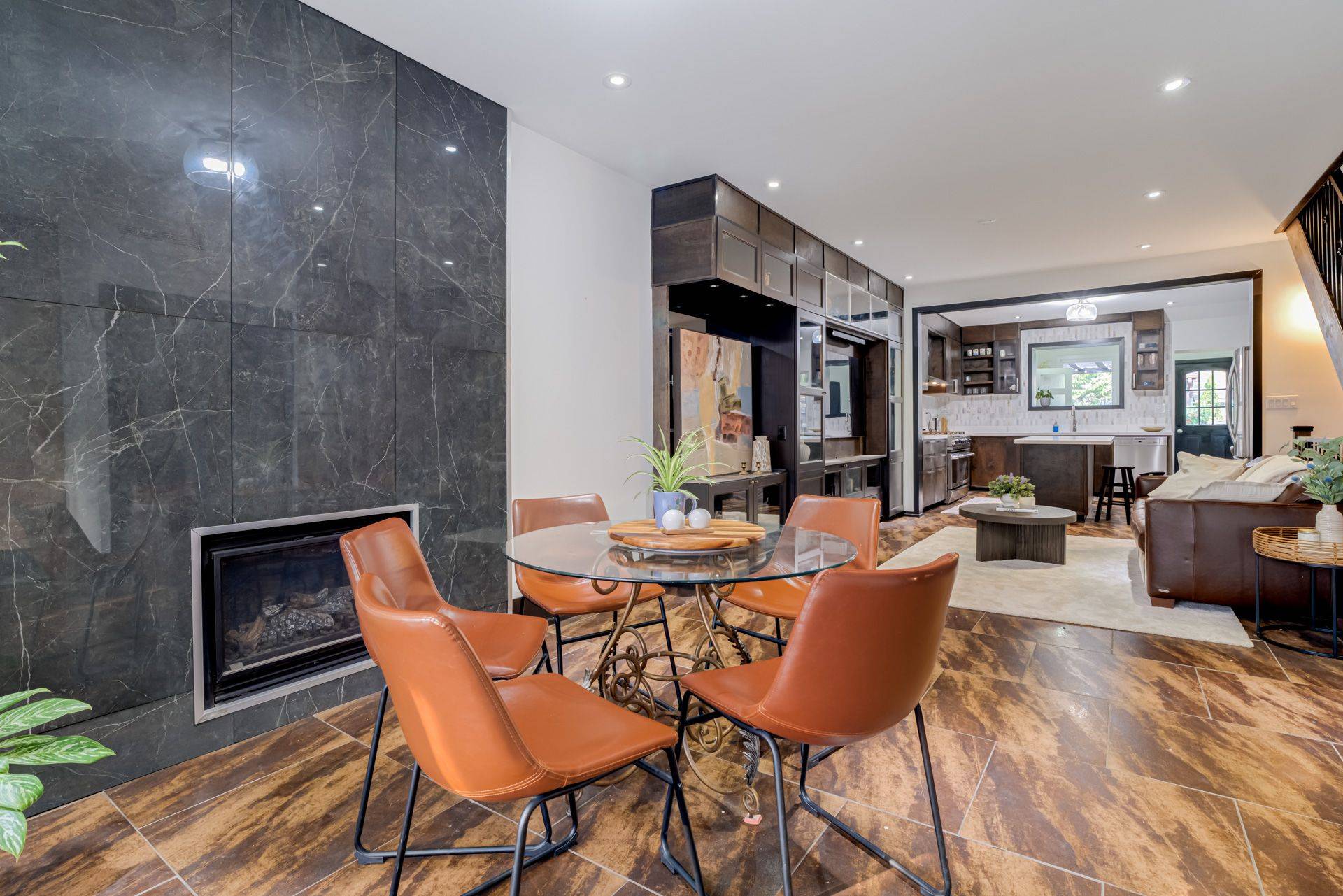 Toronto C02, ON M6G 2W3,683 Manning AVE