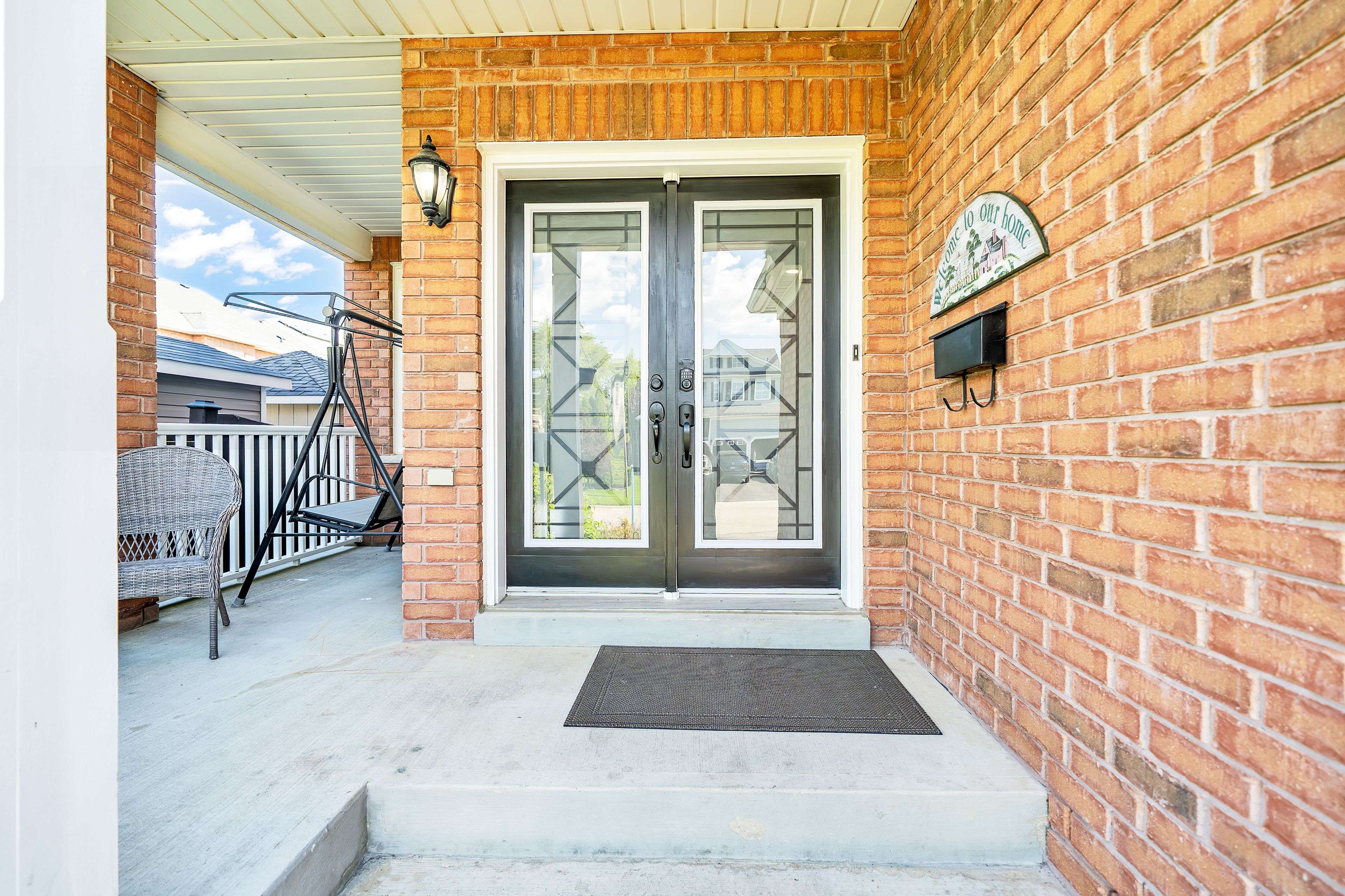 Oshawa, ON L1K 2R3,1249 Leacock CT