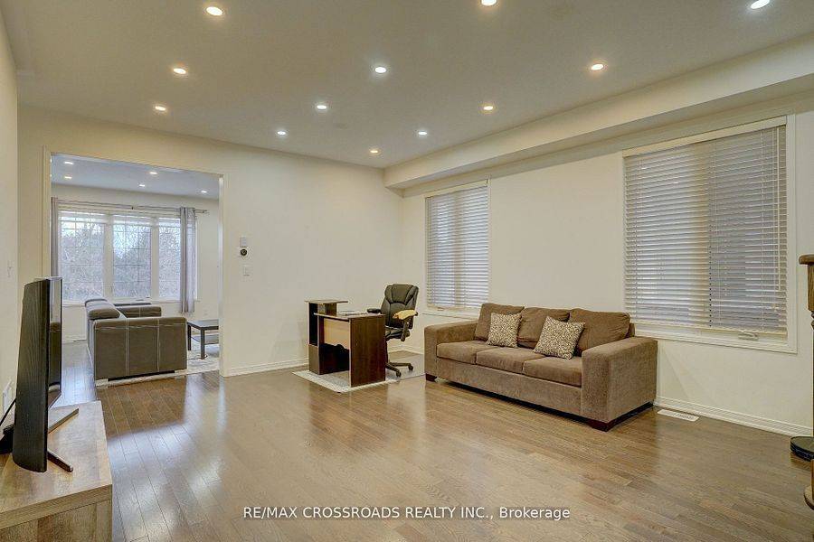 Oshawa, ON L1L 0H6,2449 Secreto DR E #Main