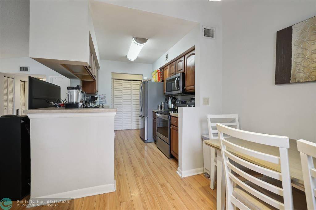 Coral Springs, FL 33076,9933 Westview Dr  #421
