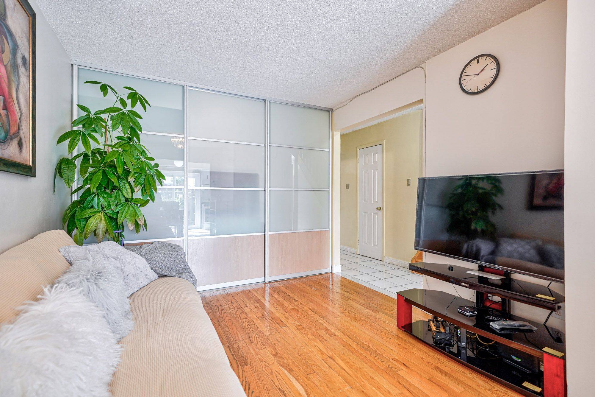 Vaughan, ON L4J 2Z7,61 Mabley CRES