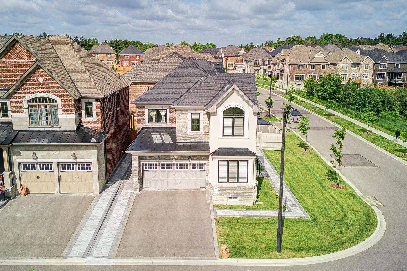 82 Chorus CRES, Vaughan, ON L4H 4W3
