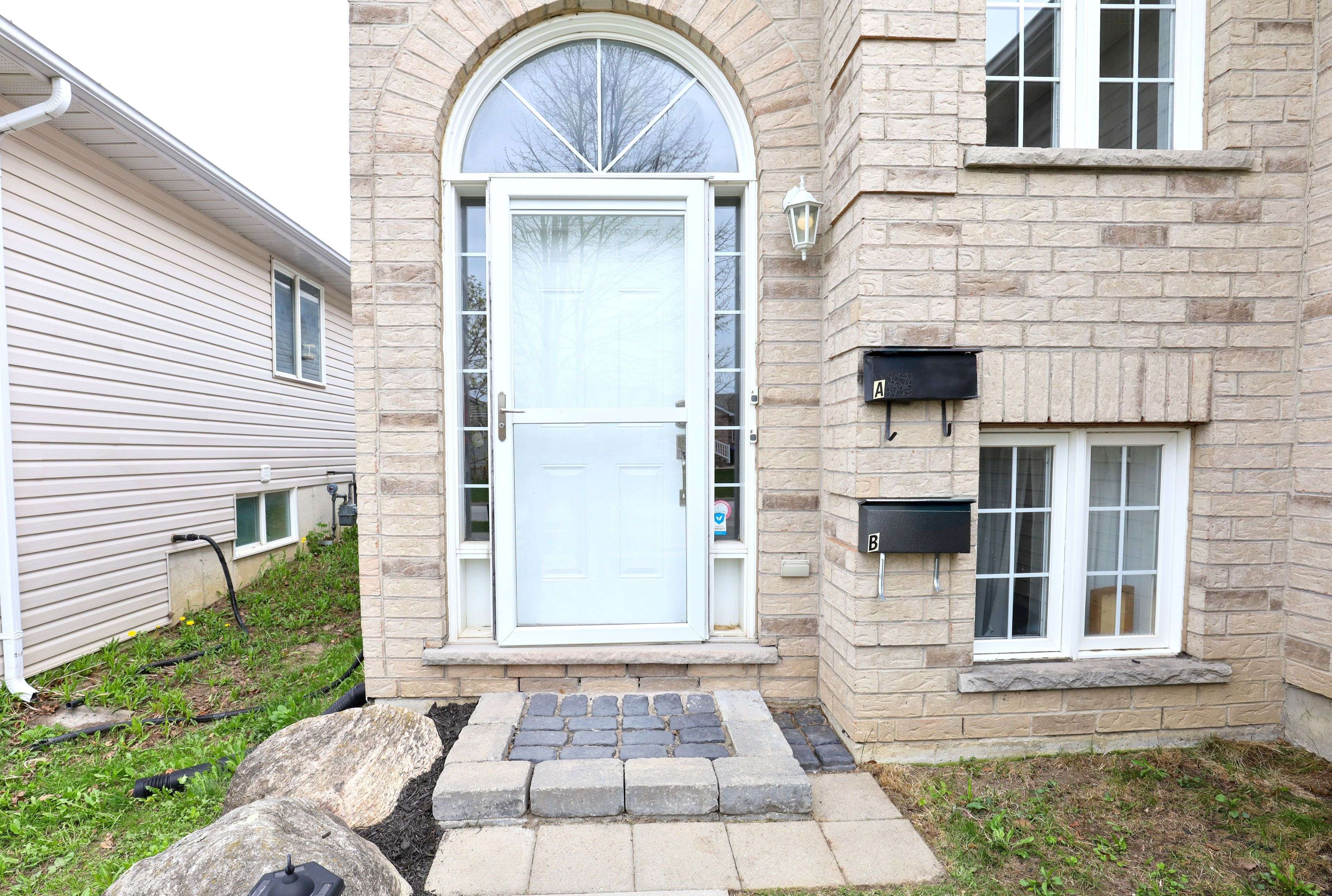 Midland, ON L4R 2V6,415 Irwin ST