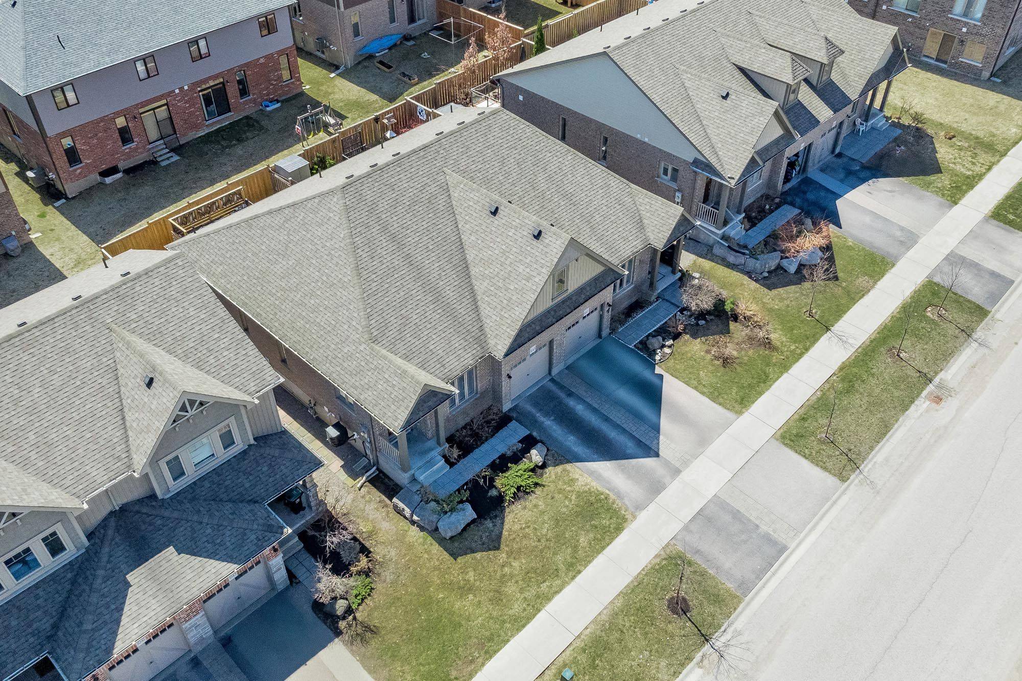 Midland, ON L4R 0E4,1045 Cook DR