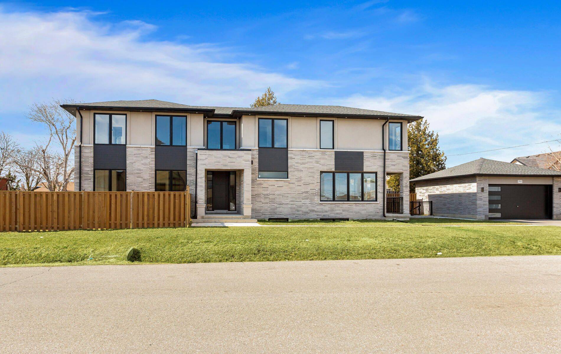 Mississauga, ON L5E 1A3,797 First ST