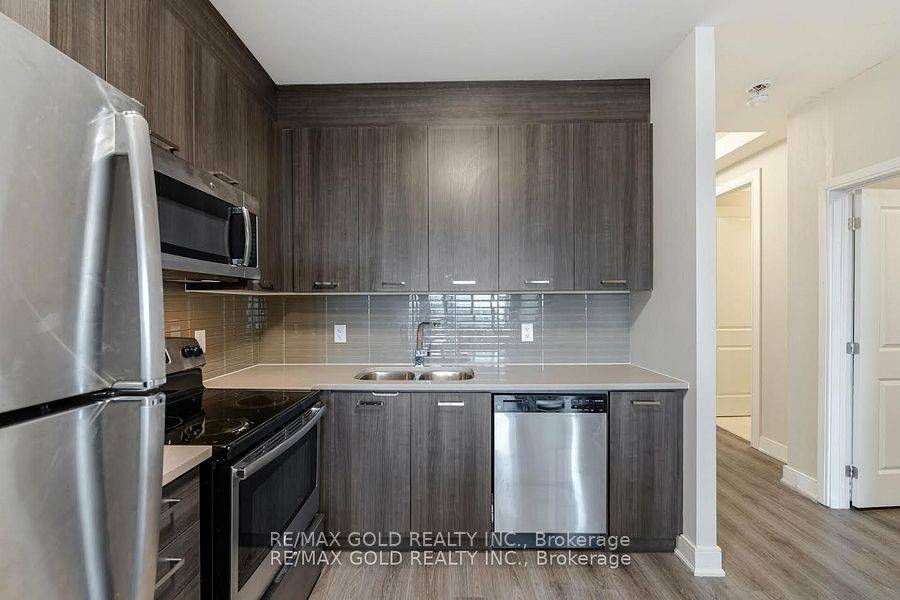 Hamilton, ON L8P 1H8,150 Main ST W #806