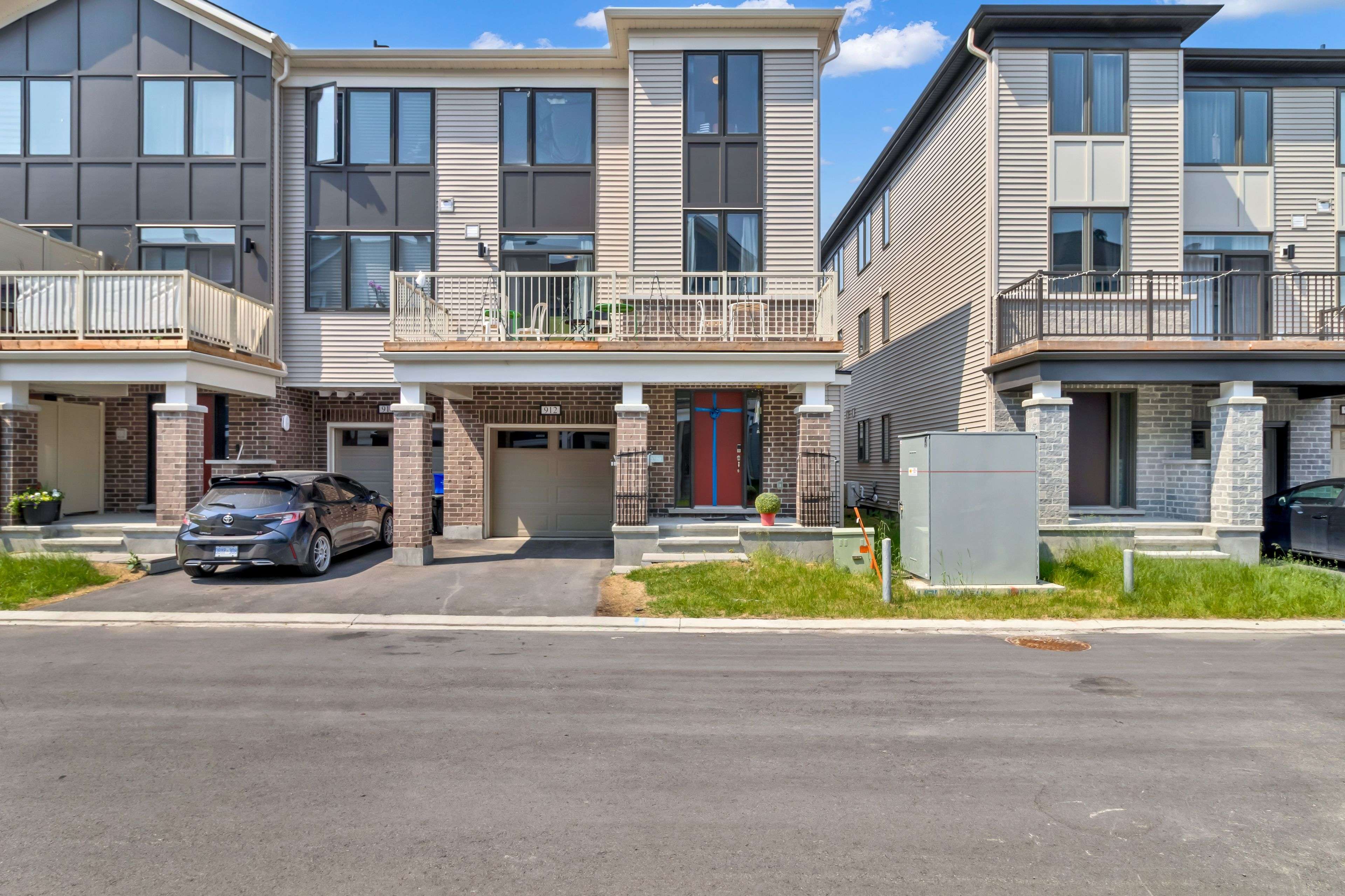 Barrhaven, ON K2J 7B2,912 Nova Private