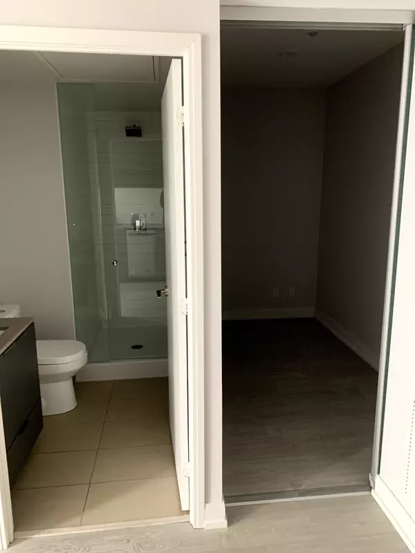 Toronto C08, ON M5A 0N5,181 Dundas ST #1715