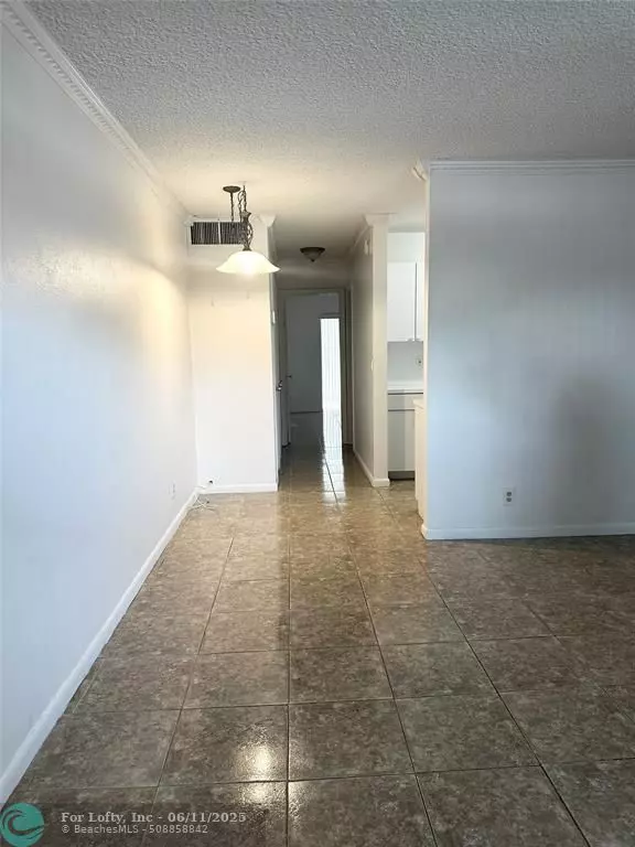 West Palm Beach, FL 33405,3915 S Flagler Dr #116