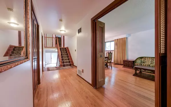 Mississauga, ON L5G 4N2,172 Glenview DR