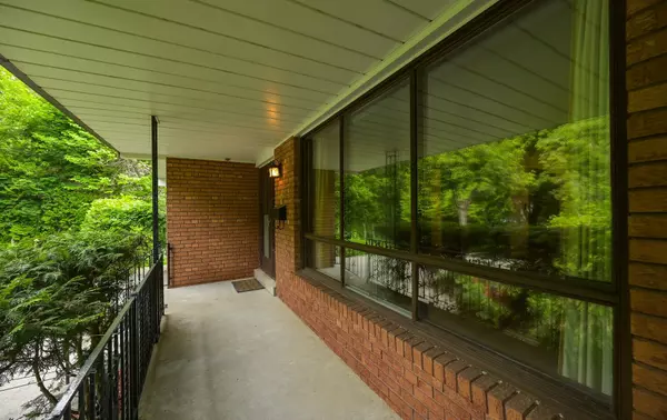 Mississauga, ON L5G 4N2,172 Glenview DR