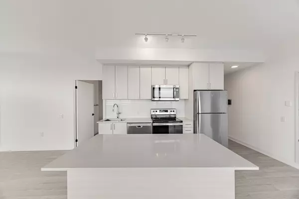 Hamilton, ON L8J 2J8,2782 Barton ST E #916