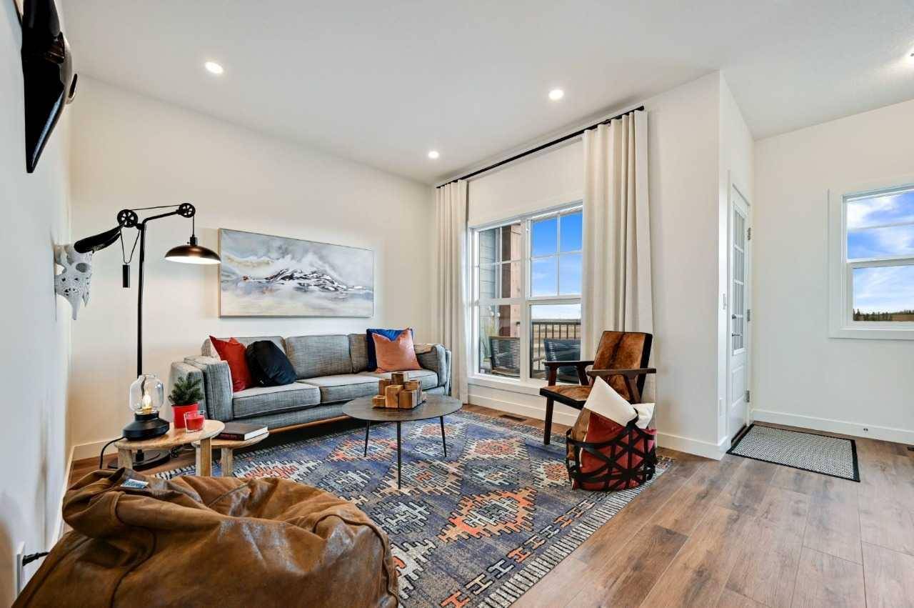 Calgary, AB T3M3M1,121 Wildrose WAY Southeast