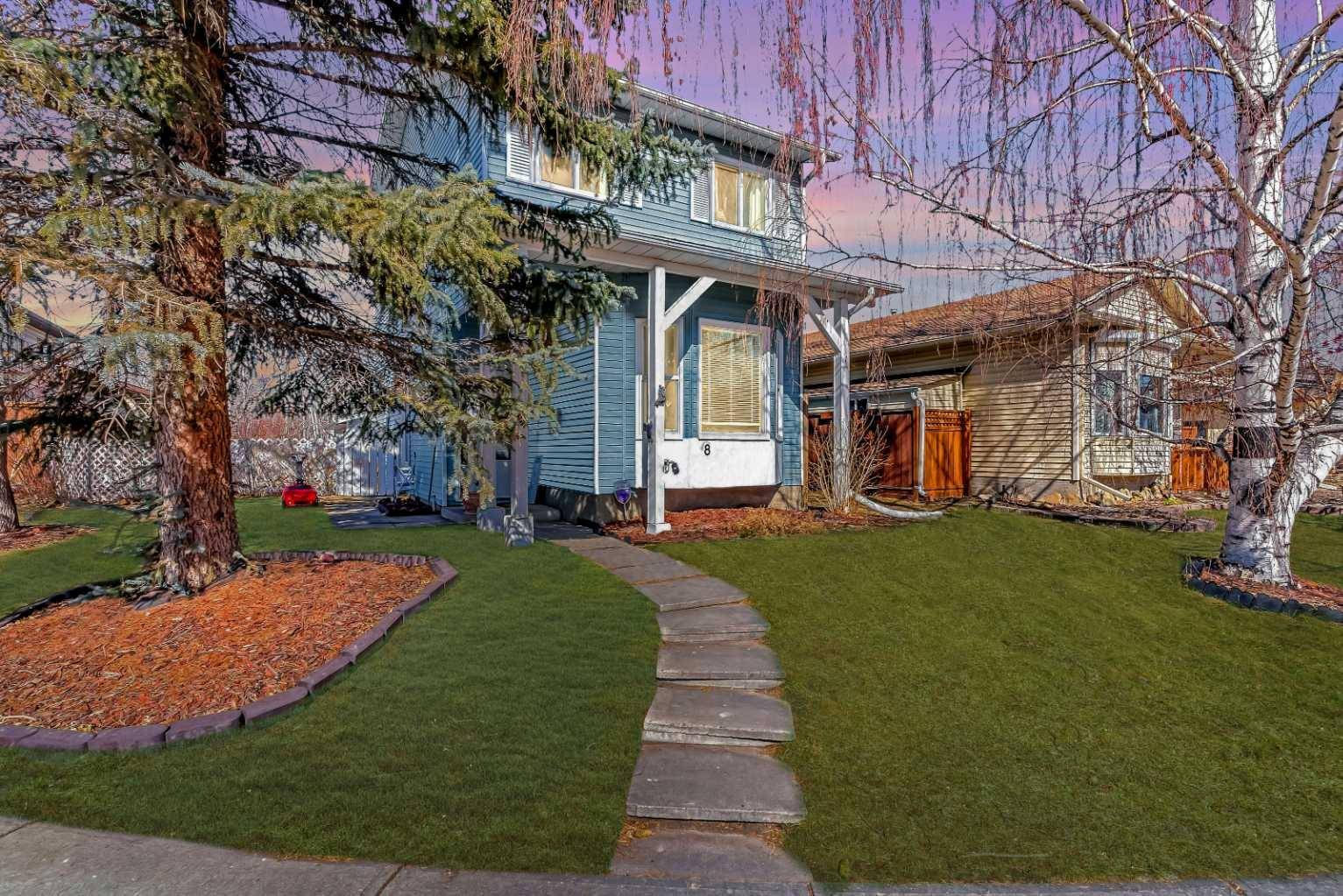 8 Mckenna Mews SE,  Calgary,  AB T2Z 1W8