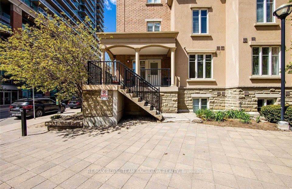 50 Western Battery RD #921, Toronto C01, ON M6K 3P1