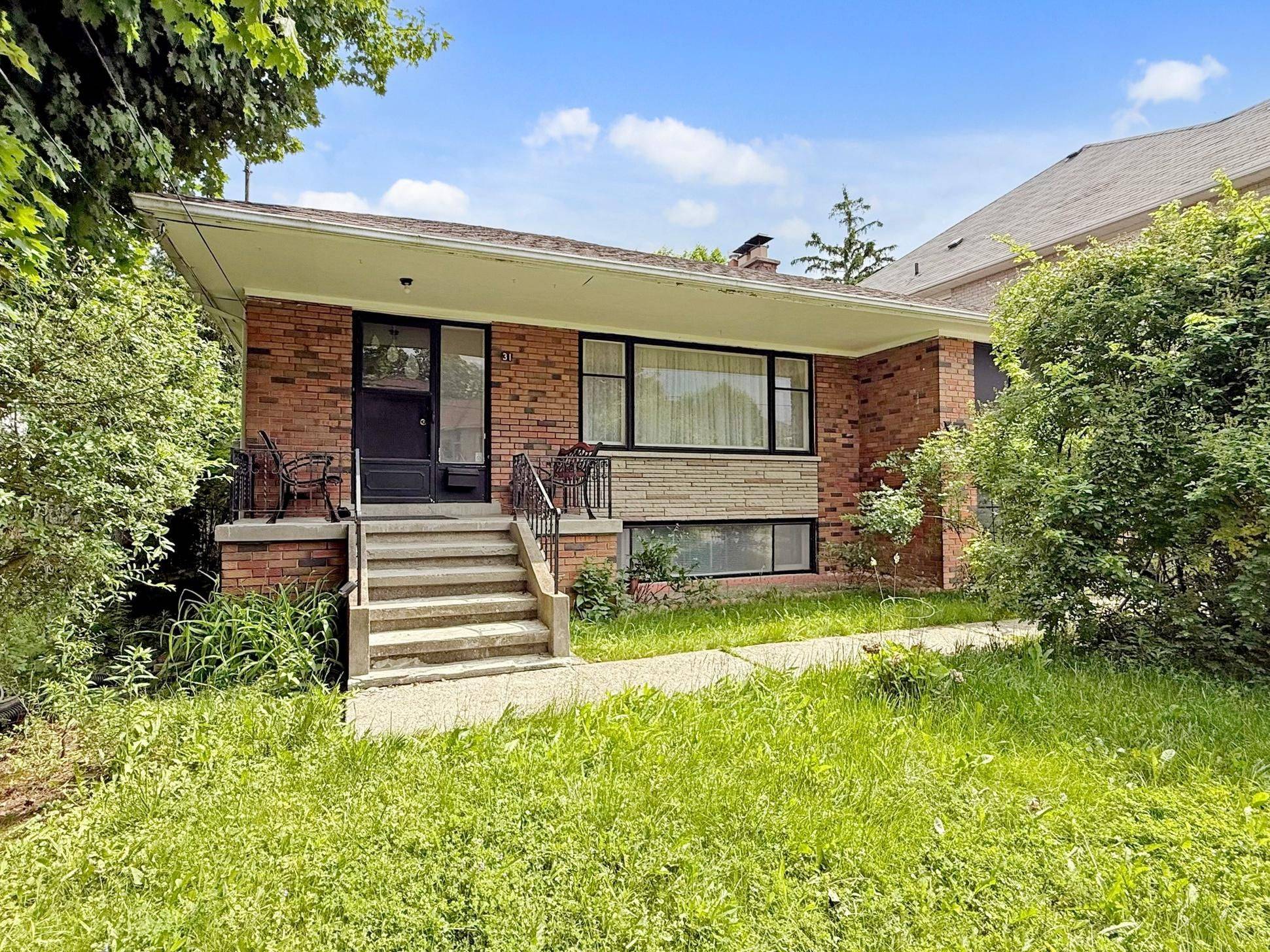 31 Northwood DR, Toronto C14, ON M2M 2J7