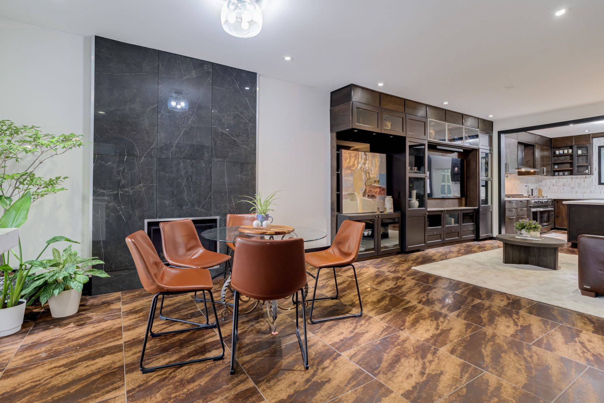 Toronto C02, ON M6G 2W3,683 Manning AVE