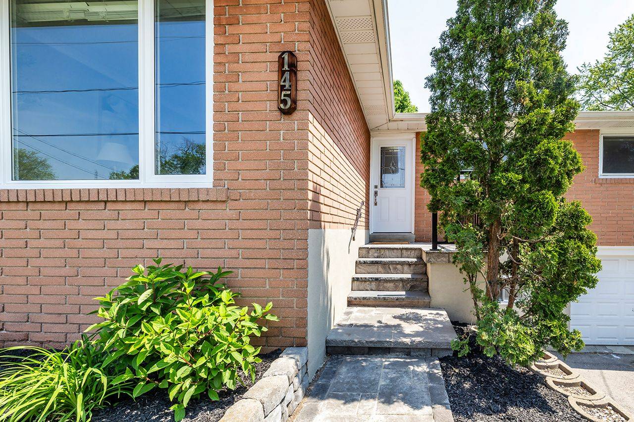 Whitby, ON L1N 1X9,145 Lupin DR