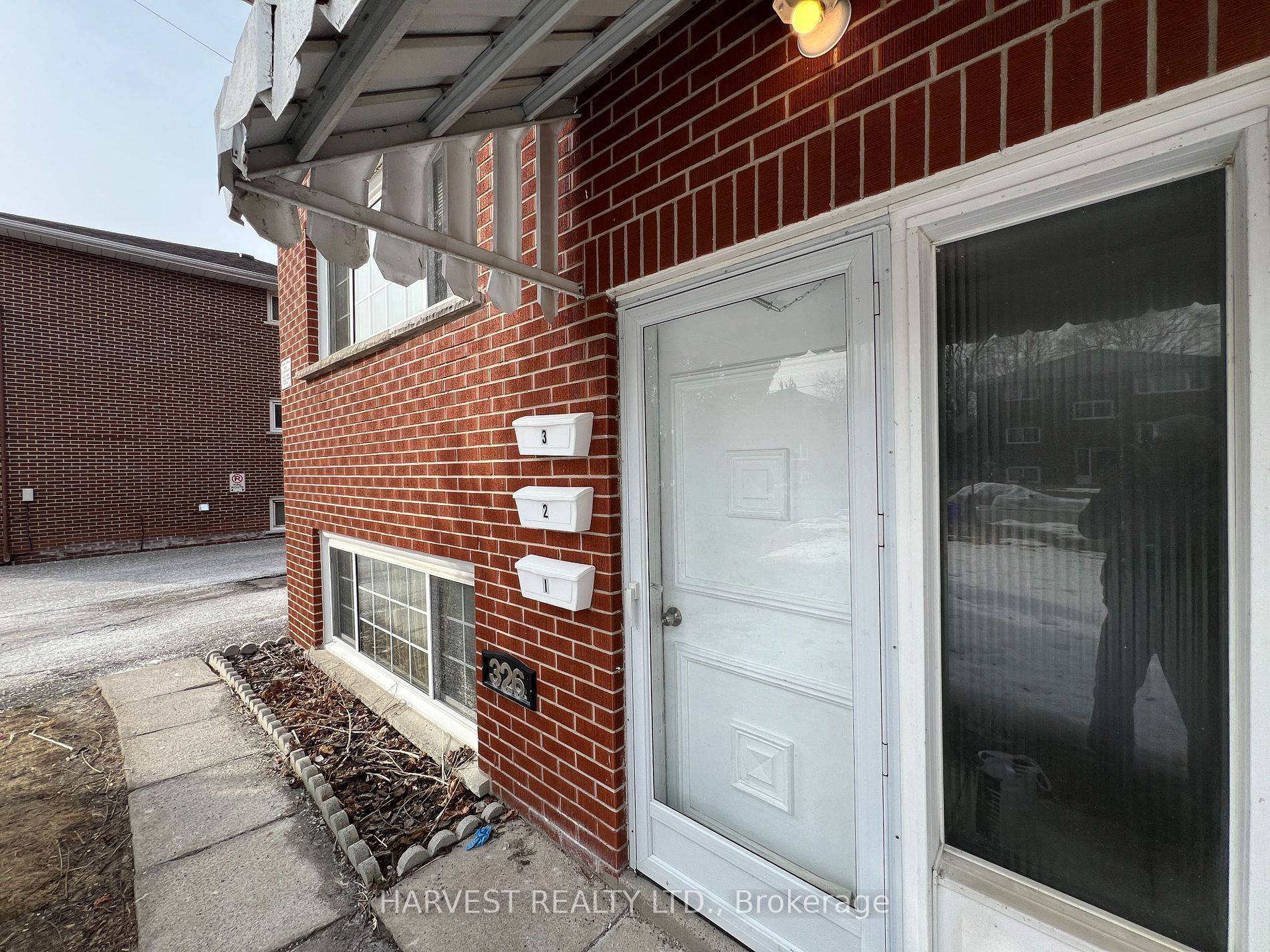 Oshawa, ON L1G 6H1,326 Surrey DR #Unit 3