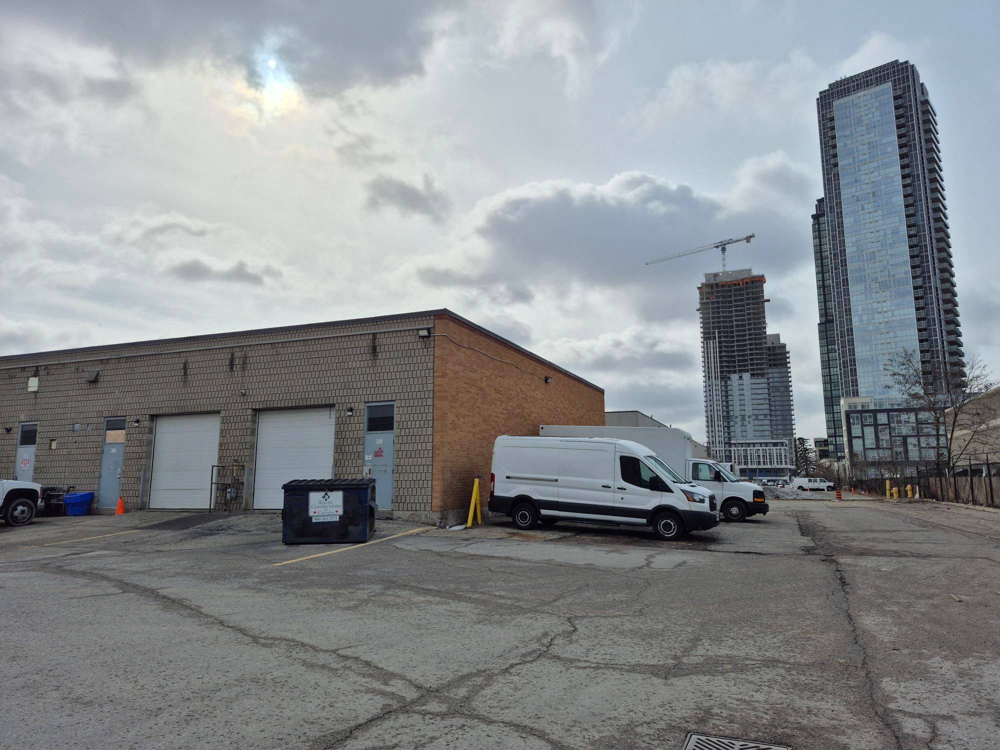 Vaughan, ON L4K 3Z3,400 Creditstone RD #29