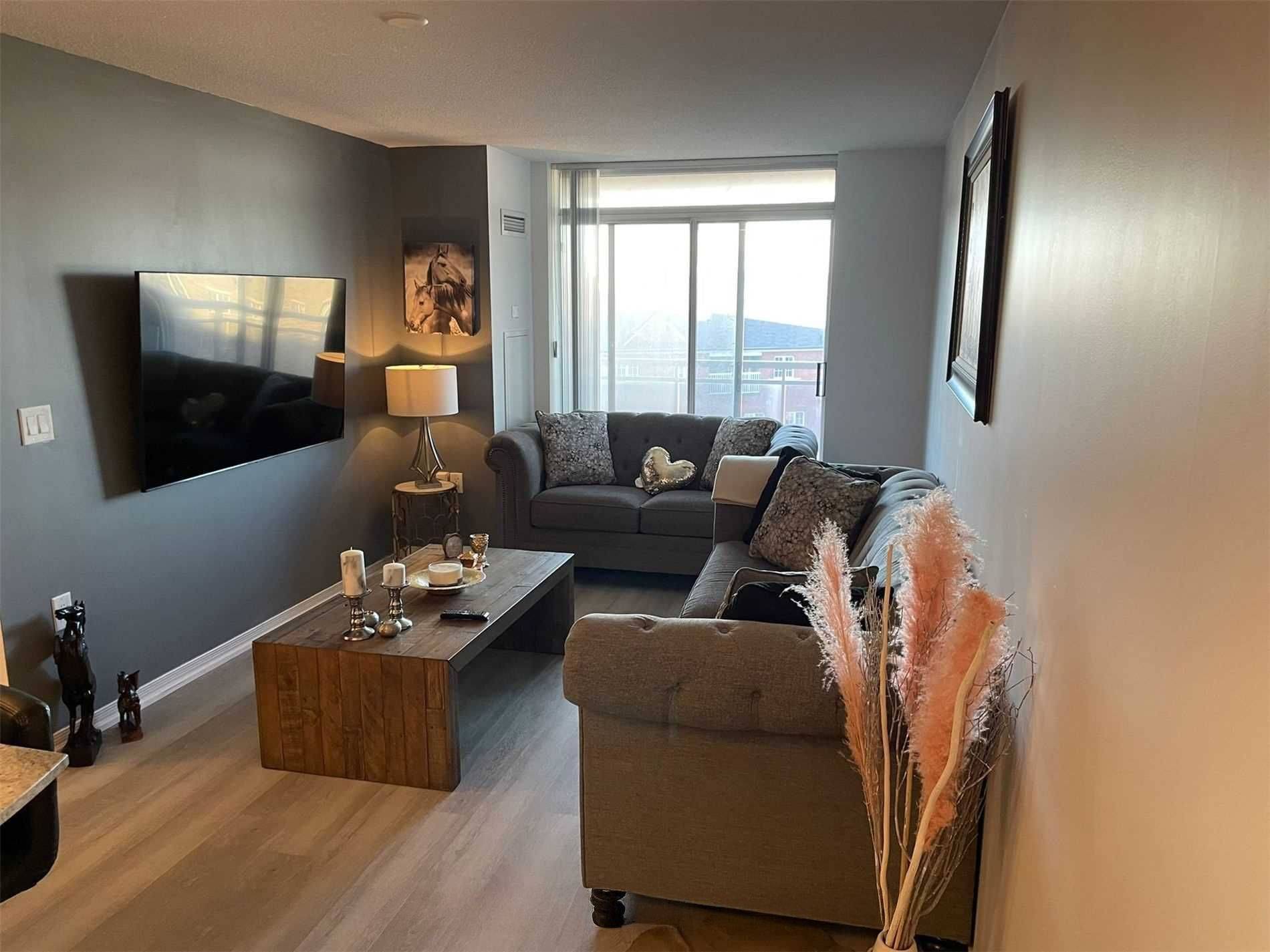 Richmond Hill, ON L4B 0C1,75 King William CRES #401