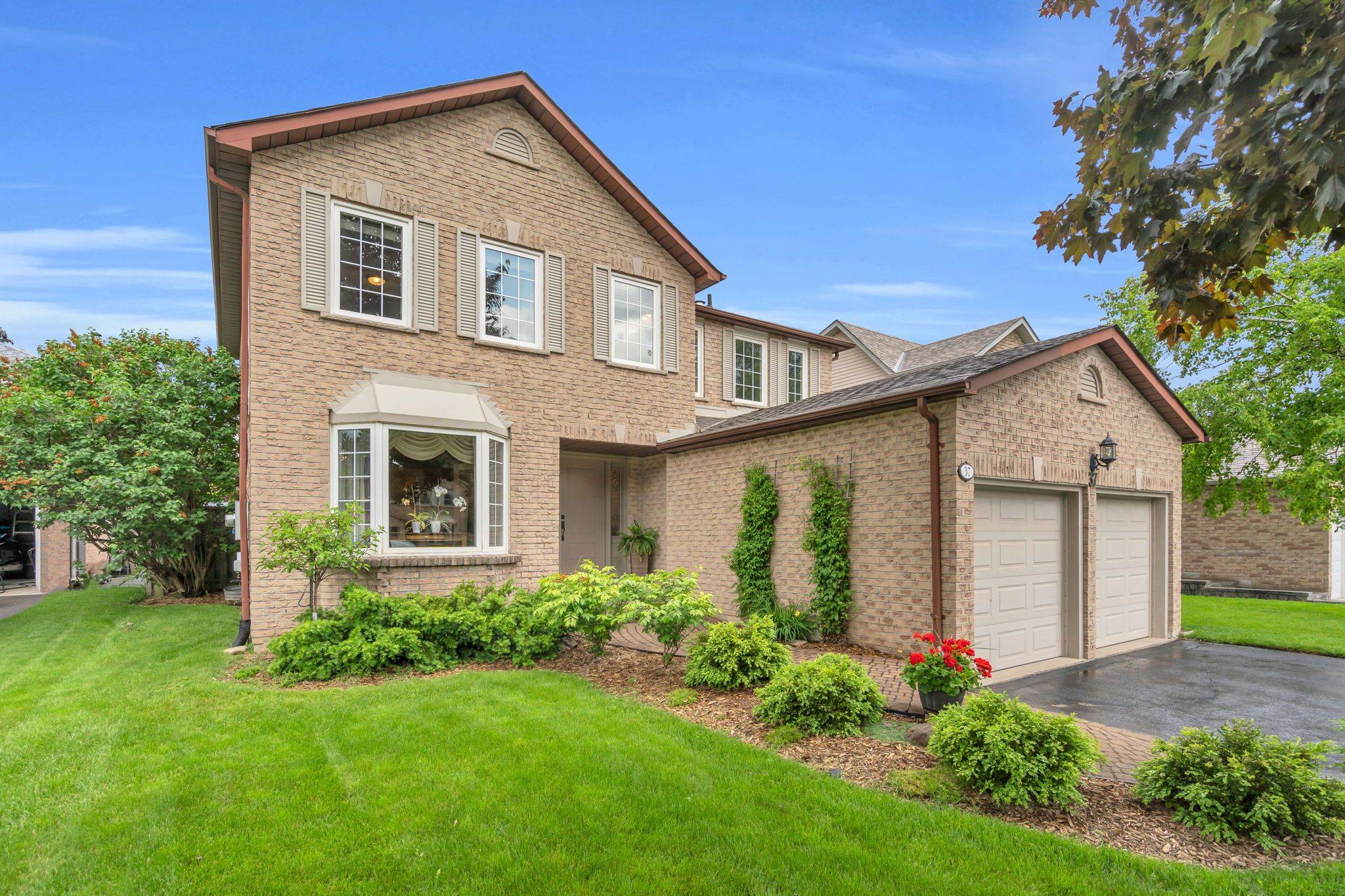 Newmarket, ON L3Y 7V8,37 Stiver DR
